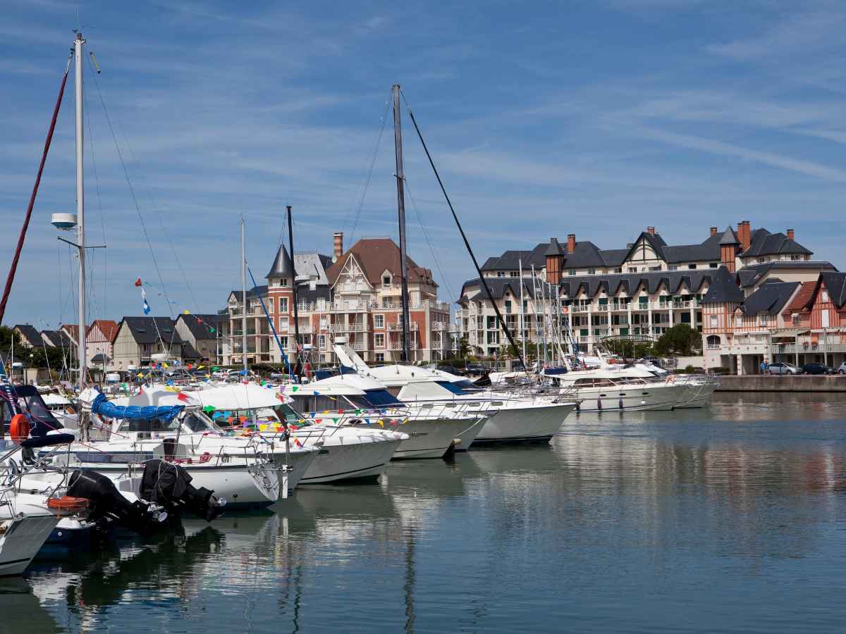 Bateaux dans un port séminaire Calvados