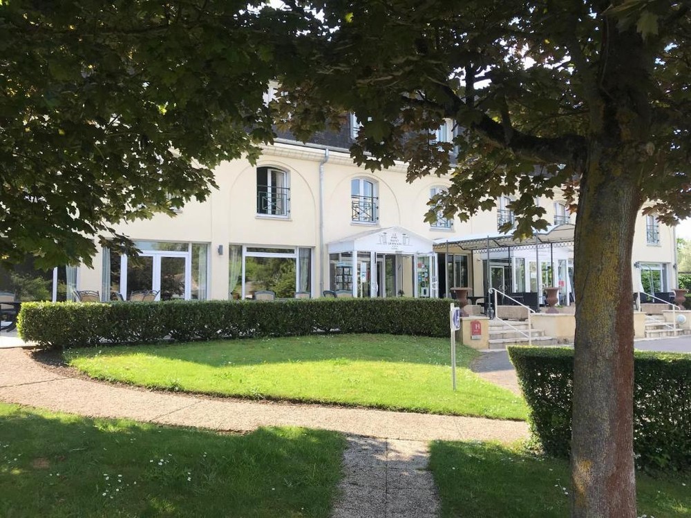 hotel le pré saint germain louviers extérieur de l'hôtel pré saint germainde louviers